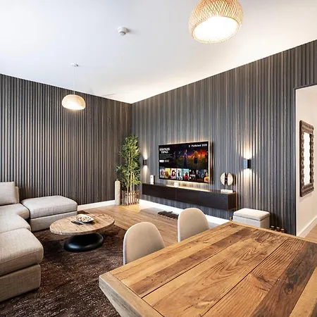 2 Bedroom Woodhouse By Blue Holidays Charjah Extérieur photo