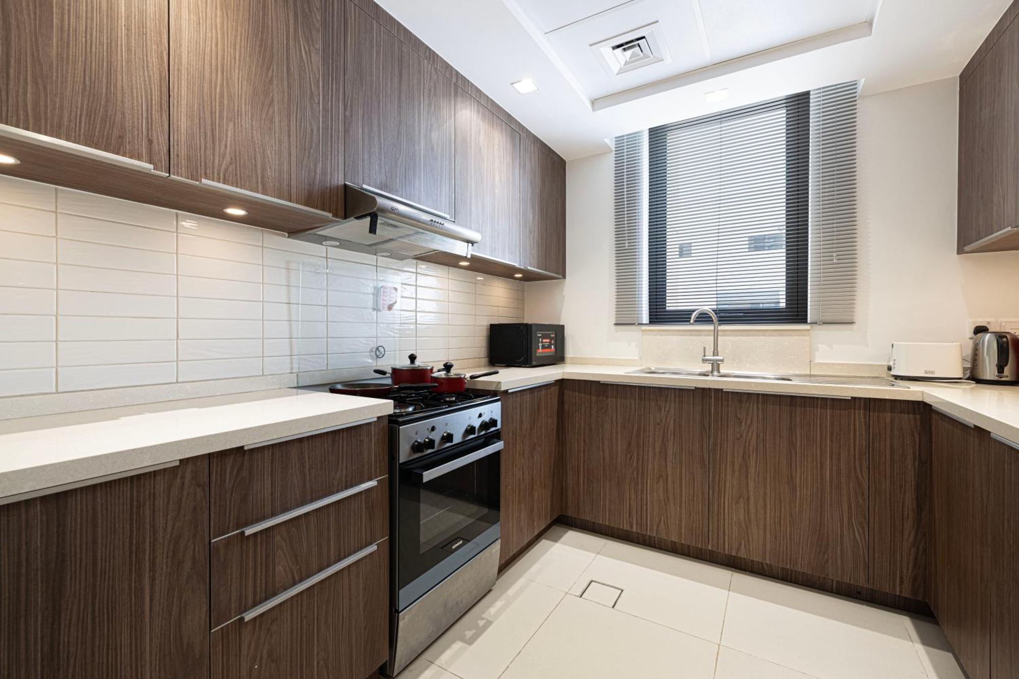 2 Bedroom Woodhouse By Blue Holidays * Charjah